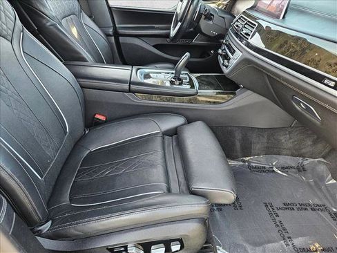 Used 2020 BMW 750i xDrive w/ Executive Package image 19