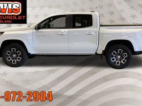 Used 2024 Chevrolet Colorado Z71 w/ Z71 Convenience Package 2 AWD/4WD image 3