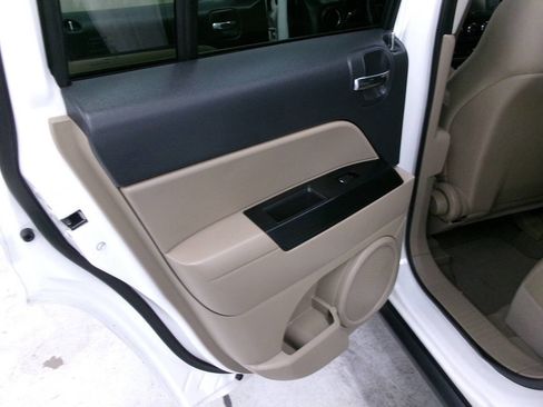 Used 2012 Jeep Patriot Latitude w/ Sun/Sound Group AWD/4WD image 25