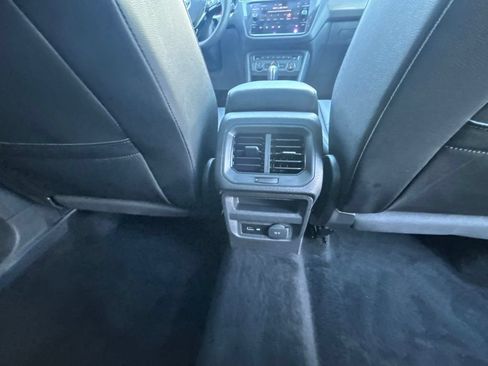 Used 2020 Volkswagen Tiguan SE w/ Panoramic Sunroof Package AWD/4WD image 38
