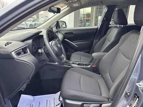 Certified 2025 Toyota Corolla Cross LE image 11