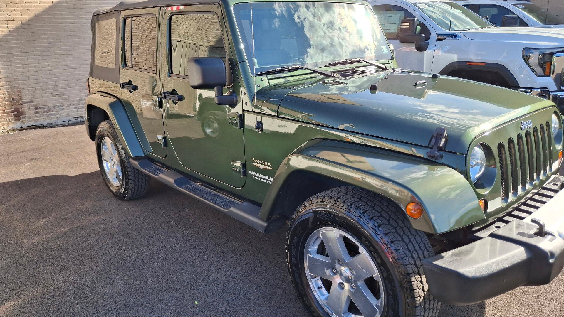 Used 2008 Jeep Wrangler Unlimited Sahara w/ Trailer Tow Group AWD/4WD image 1