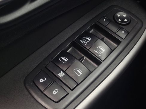 Used 2019 Jeep Cherokee Latitude Plus w/ Cold Weather Group image 27