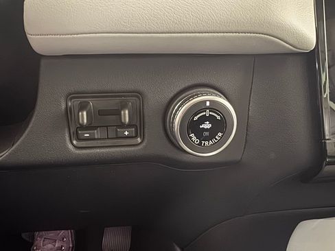 Certified 2025 Lincoln Navigator L Black Label AWD/4WD image 50