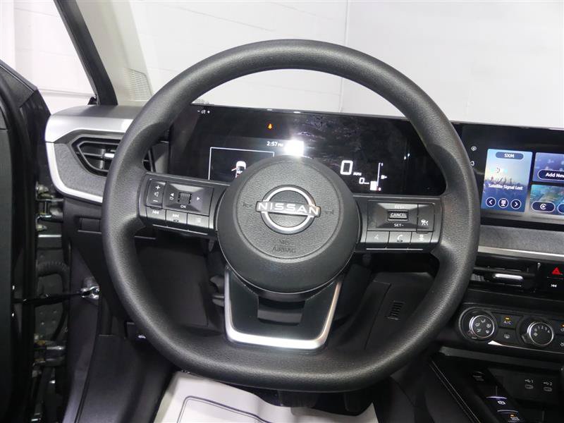 Used 2025 Nissan Kicks SV AWD/4WD image 29