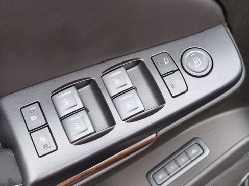 Used 2019 Chevrolet Suburban LT AWD/4WD image 15