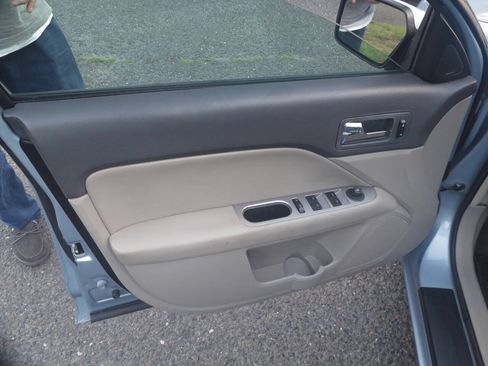 Used 2010 Ford Fusion Hybrid FWD image 18