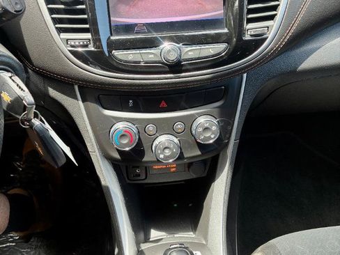 Used 2022 Chevrolet Trax LS w/ Tint and Cruise Package FWD image 5