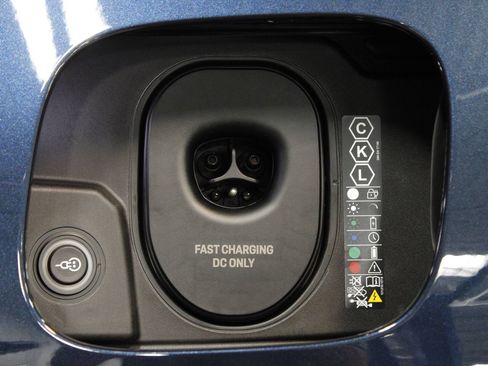 Used 2026 Porsche Cayenne Electric AWD/4WD image 29
