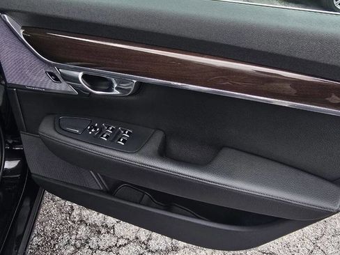 Used 2018 Volvo S90 T5 Momentum w/ Convenience Package image 13