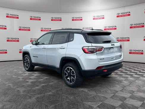 Used 2024 Jeep Compass Trailhawk AWD/4WD image 5
