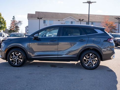 Used 2024 Kia Sportage EX image 4