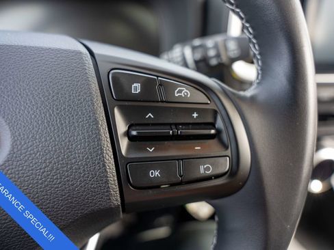 Certified 2023 Hyundai Venue SEL image 21