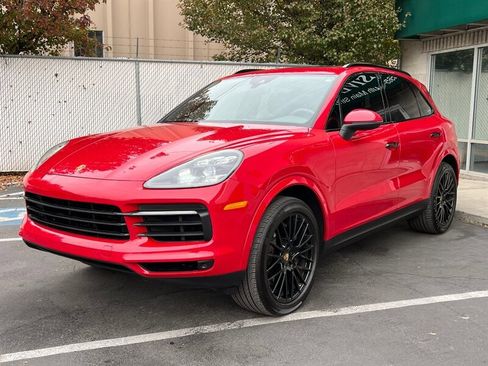 Used 2021 Porsche Cayenne image 3