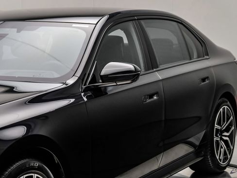 Used 2026 BMW 760i xDrive w/ Executive Package AWD/4WD image 28
