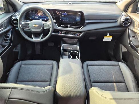 Used 2025 Chevrolet Equinox LT w/ Convenience Package II FWD image 18