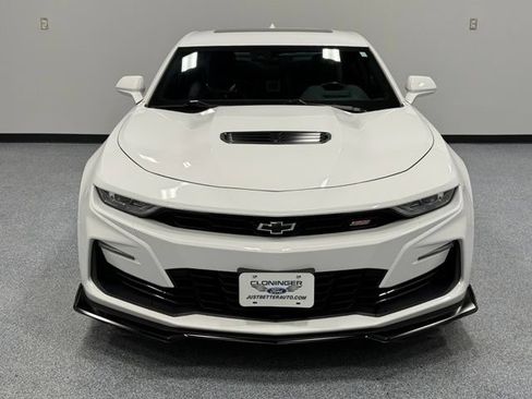 Used 2022 Chevrolet Camaro SS RWD image 3