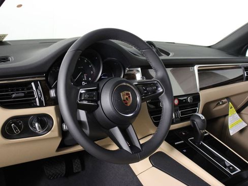New 2026 Porsche Macan image 4
