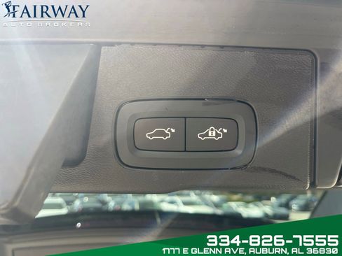 Used 2023 Volvo XC60 B5 Plus image 29