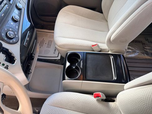 Used 2012 Toyota Sienna LE image 13