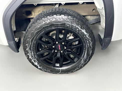 Used 2024 GMC Sierra 1500 Elevation image 11