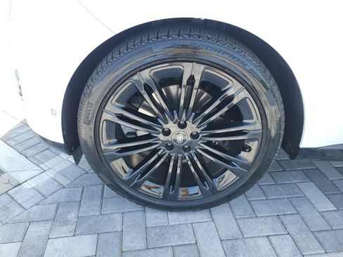Used 2025 Land Rover Range Rover Long Wheelbase SE AWD/4WD image 13