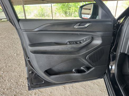 Used 2025 Jeep Grand Cherokee Laredo X w/ Luxury Tech Group I image 23