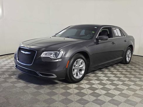 Used 2023 Chrysler 300 Touring image 4