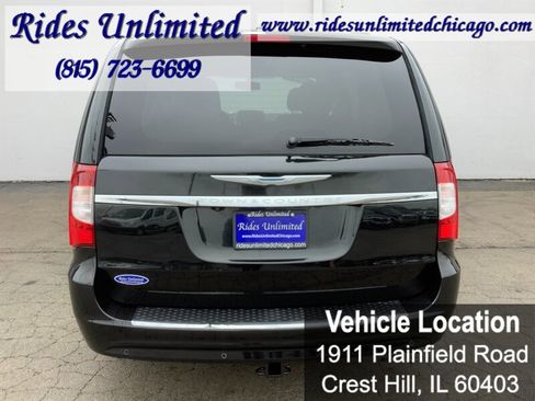 Used 2015 Chrysler Town & Country Touring-L w/ Driver Convenience Group FWD image 5