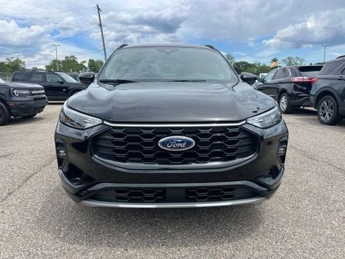 Certified 2023 Ford Escape ST-Line Select AWD/4WD image 2