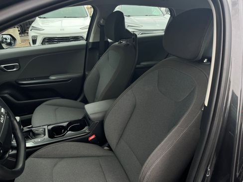 Used 2025 Kia K4 FWD image 28