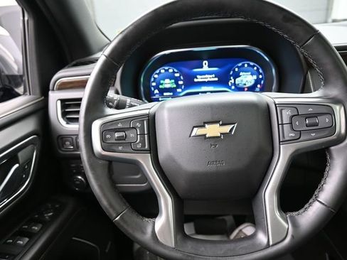 Used 2024 Chevrolet Suburban Premier w/ Premium Package 2 AWD/4WD image 8