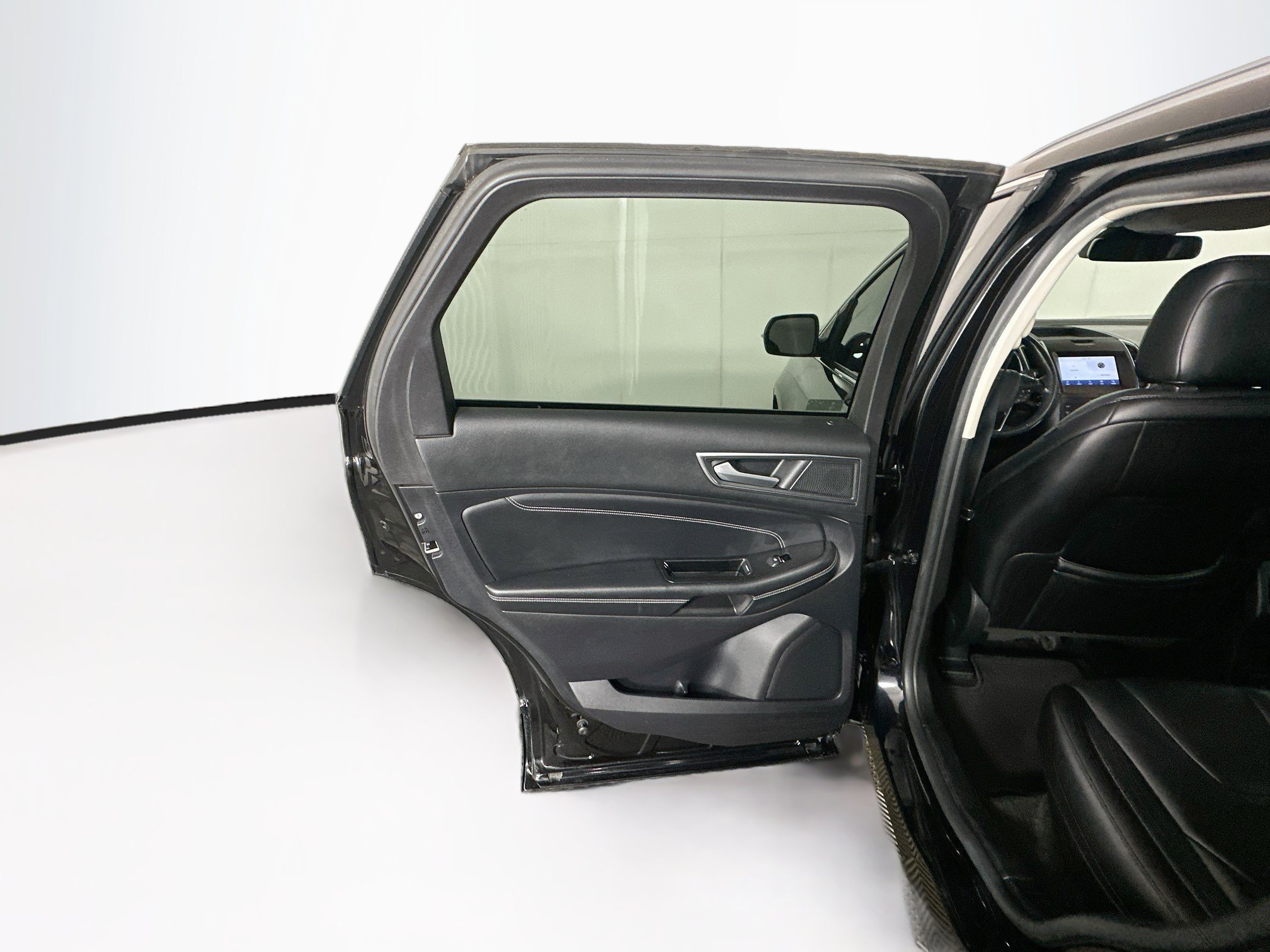 Used 2020 Ford Edge Titanium FWD image 25