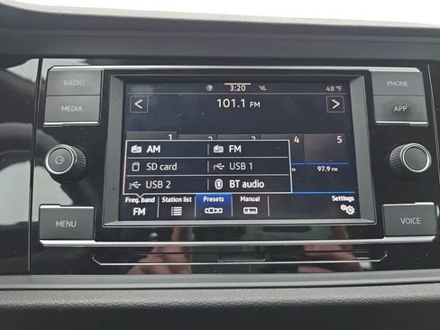 Used 2023 Volkswagen Jetta SE image 25