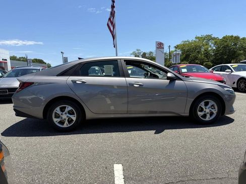Certified 2023 Hyundai Elantra SE FWD image 8