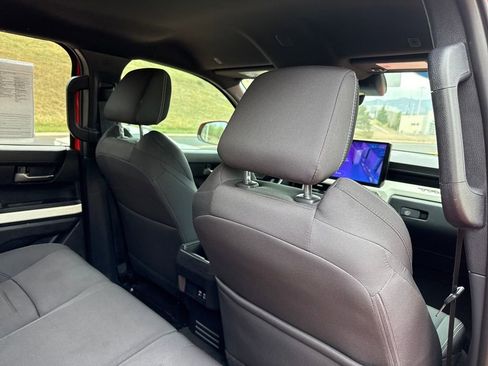Used 2024 Toyota Tacoma TRD Off-Road image 24
