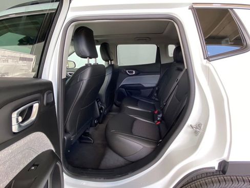 New 2022 Jeep Compass Latitude w/ Sun and Sound Group image 27