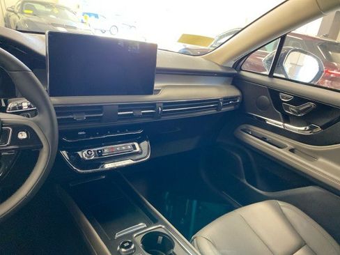 New 2025 Lincoln Corsair AWD w/ Equipment Group 101A image 12