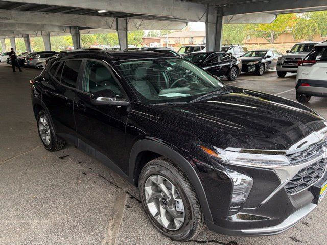 Used 2026 Chevrolet Trax LT w/ Driver Confidence Package FWD image 3