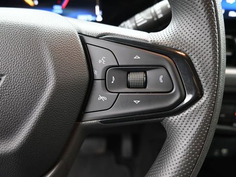 Used 2025 Chevrolet TrailBlazer LT FWD image 2