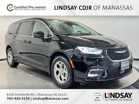 Used 2024 Chrysler Pacifica Limited image 1