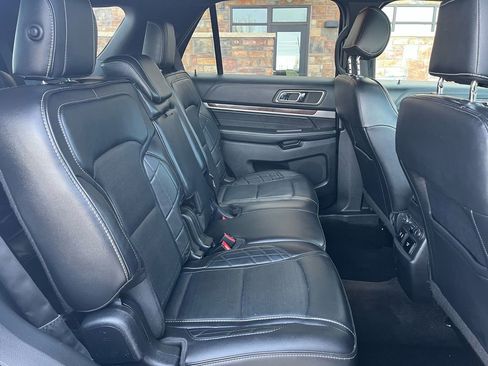 Used 2017 Ford Explorer Platinum image 31