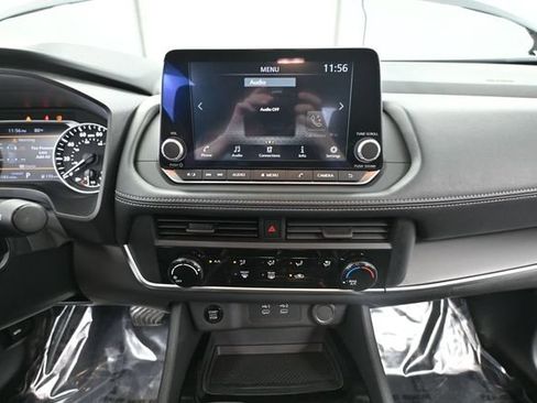 Used 2024 Nissan Rogue S FWD image 31