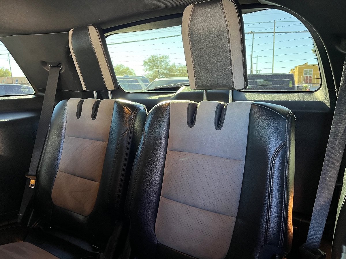 Used 2017 Ford Explorer XLT w/ Equipment Group 202A FWD image 31