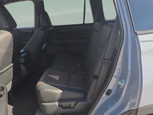 Used 2025 Honda Passport Black Edition image 11