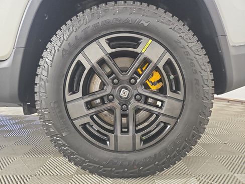 Used 2023 Rivian R1T Adventure AWD/4WD image 10