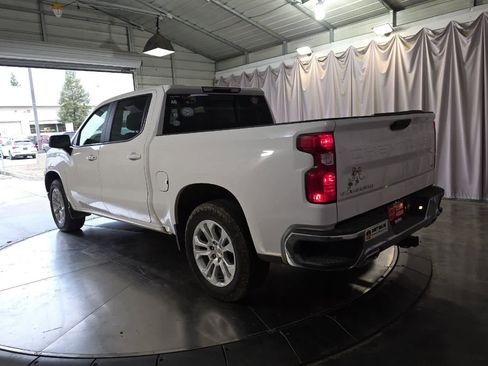 Used 2023 Chevrolet Silverado 1500 LT AWD/4WD image 7