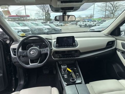 Used 2023 Nissan Rogue SV w/ SV Premium B Package image 18