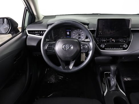 Used 2025 Toyota Corolla LE image 31