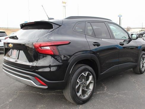 Used 2025 Chevrolet Trax LT w/ LT Convenience Package image 10